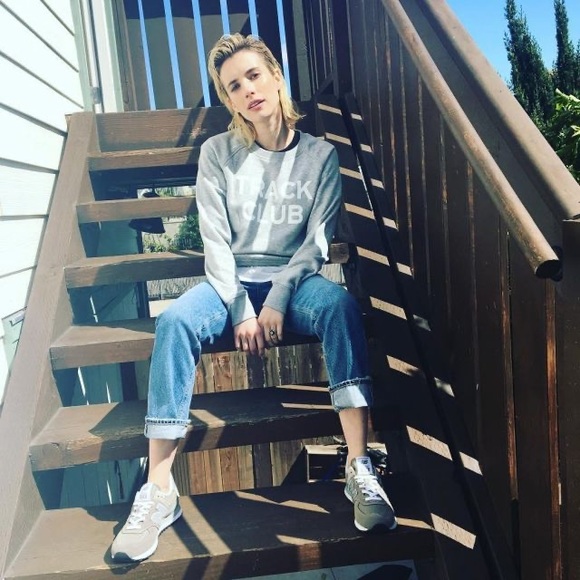 NEW BALANCE |🏃🏻‍♀️ Gray “TRACK CLUB” Athletic Crewneck Sweatshirt - Picture 1 of 11